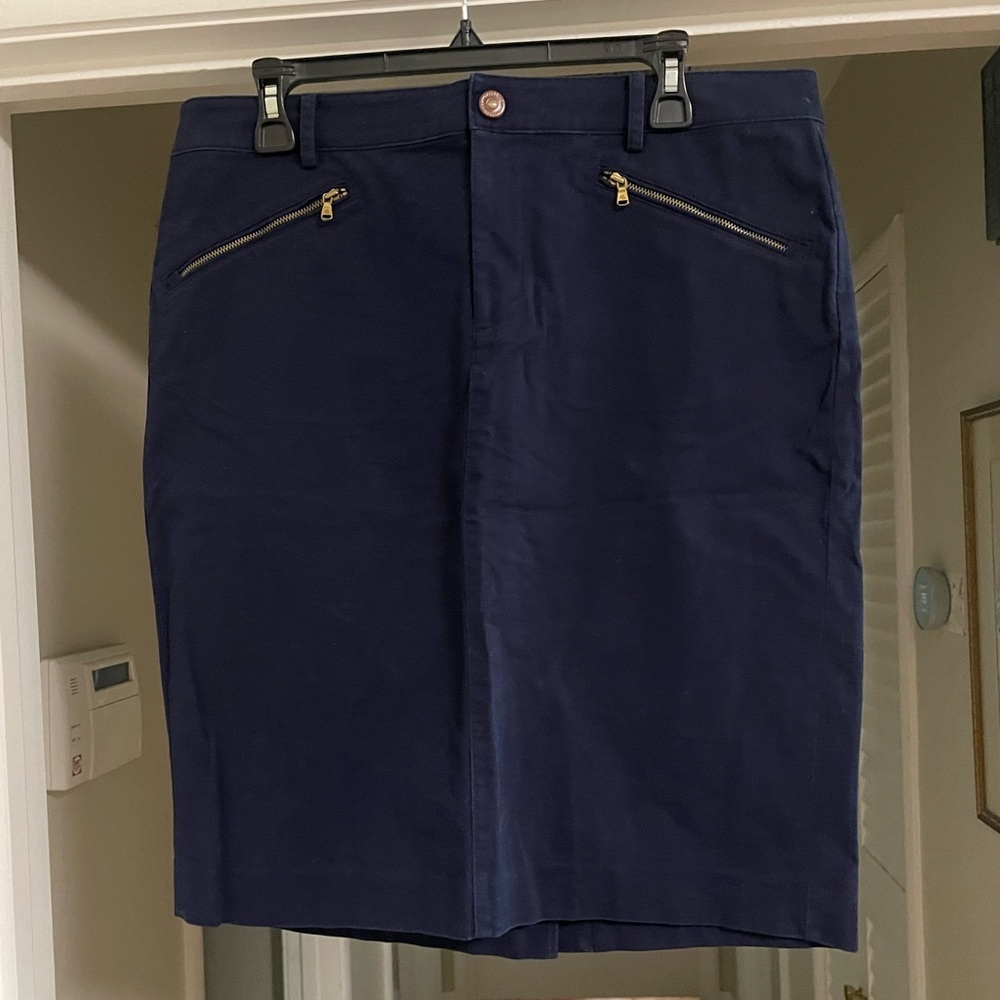 EUC Lauren Ralph Lauren
Navy Knee-Length Pencil Skirt